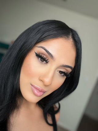 The model is showing off the Bratz Lashes, flaunting their bold, voluminous look. These lashes add a dramatic, doll-like effect, making the eyes pop with stunning definition.