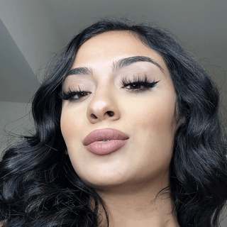 Model showing off the Savage lashes style.