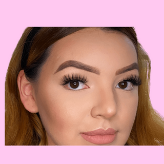 A influencer wearing our So Boujee lashes style