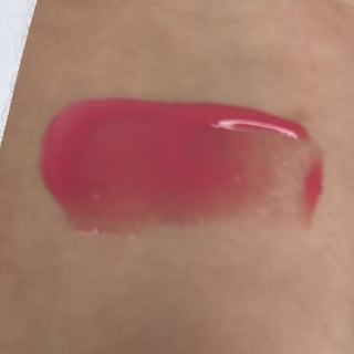 Here is a color swatch of the Candy Pink lipgloss, along with a demonstration of how it looks when applied.